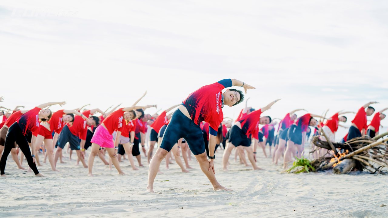 Cộng đồng học viên Yoga tập luyện cùng HLV Đặng Kim Ba