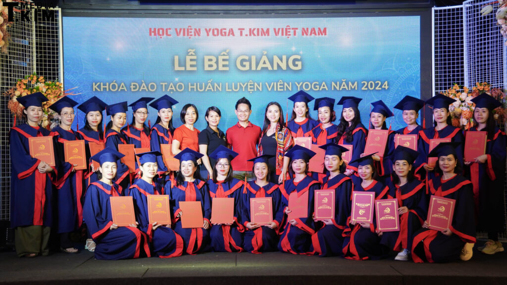 Lễ bế giảng Khoá Đào Tạo Huấn Luyện Viên Yoga 2024 — Học viện T.Kim