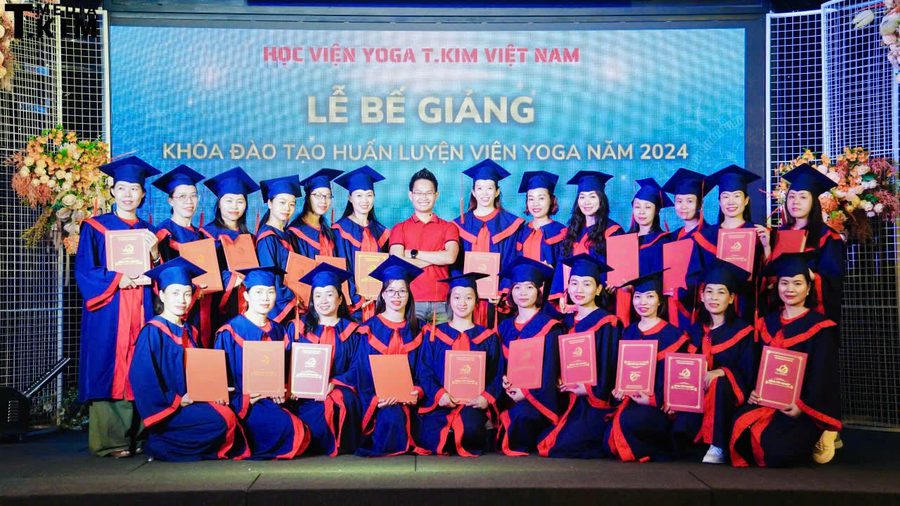 Đặng Kim Ba tại lễ bế giảng khoá đào tạo HLV Yoga 2024 Học viện T.Kim