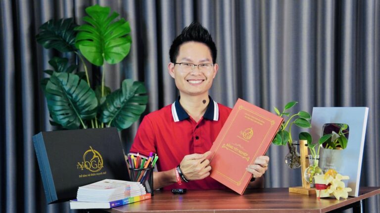 Tấm bằng tốt nghiệp khoá đào tạo HLV Yoga của Học viện Yoga T.Kim Việt Nam