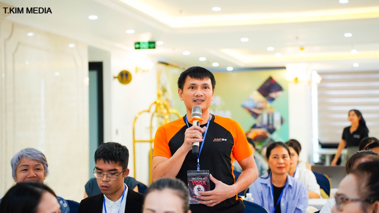 Huấn luyện viên Gym đặt câu hỏi tại workshop ứng dụng AI cho HLV của Kim Ba