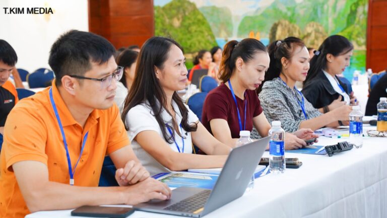 Hơn 50 HLV Yoga và chủ phòng tập ngồi kín hội trường workshop ứng dụng AI tại Hải Phòng sáng 26/07/2026
