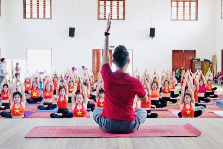 HLV Yoga Dang Kim Ba dan lop Yoga phuc hoi dong hoc vien