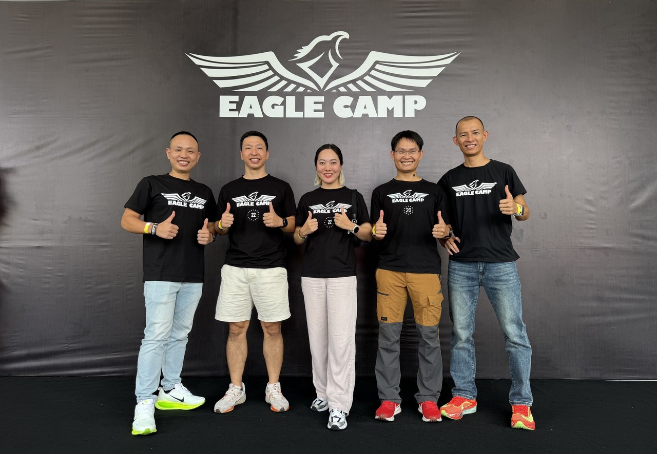 Khoa Bùi cùng cộng đồng Eagle Camp
