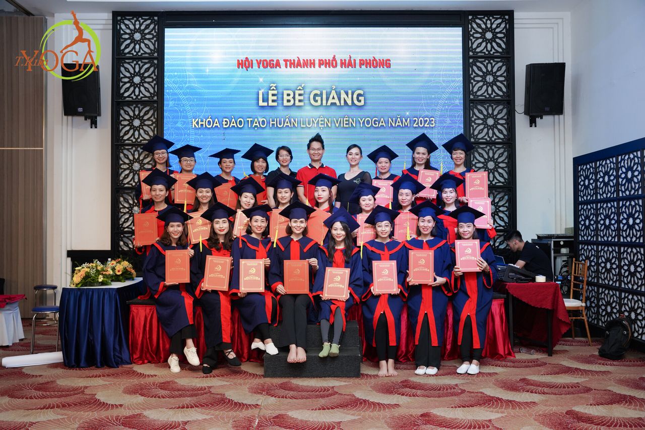 Lễ bế giảng khoá đào tạo HLV Yoga 2023 tại Học viện T.Kim Việt Nam