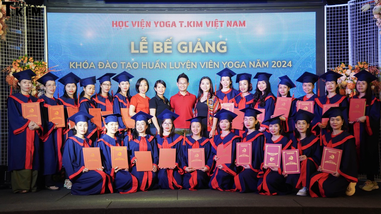 Lễ bế giảng khoá đào tạo HLV Yoga 2024 tại Học viện T.Kim Yoga của Đặng Kim Ba