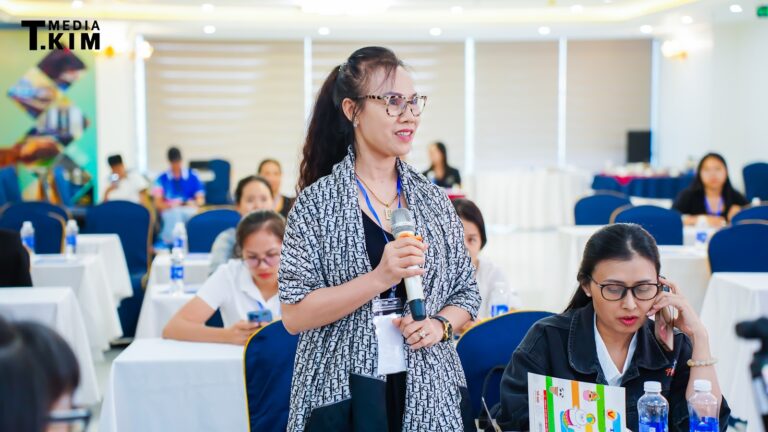 Chia sẻ trên sân khấu workshop ứng dụng AI cho HLV Yoga tại Hải Phòng ngày 26/07/2026